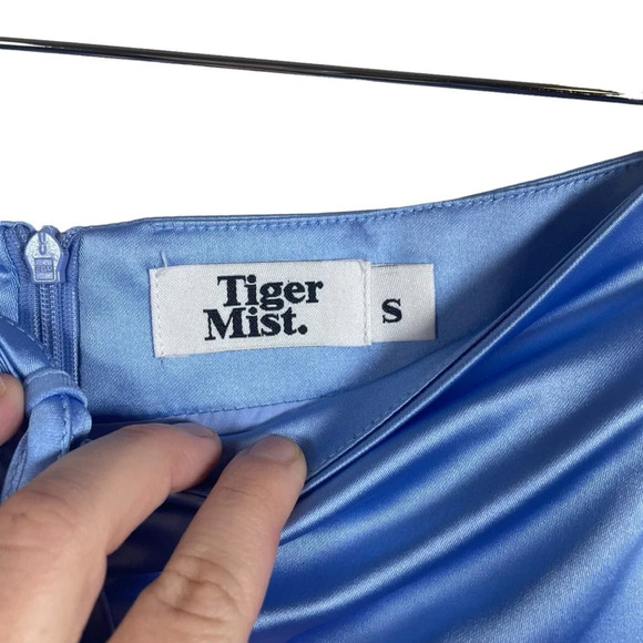 NWOT Tiger Mist Satin Mini Skirt in Baby Blue Size S - Picture 4 of 13